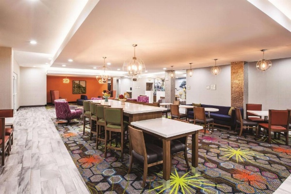 La Quinta Inn & Suites by Wyndham Baton Rouge - Port Allen image 12