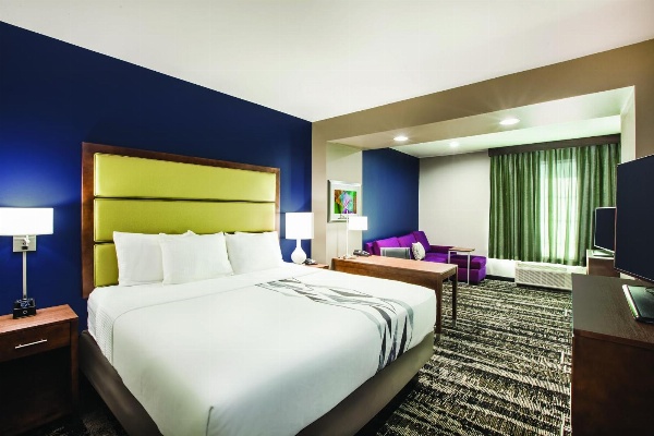 La Quinta Inn & Suites by Wyndham Baton Rouge - Port Allen image 3