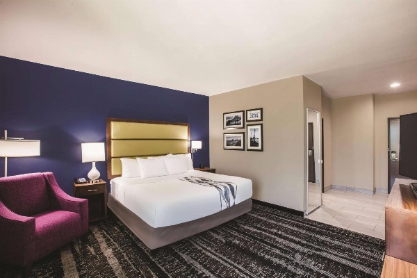 La Quinta Inn & Suites by Wyndham Baton Rouge - Port Allen image 4