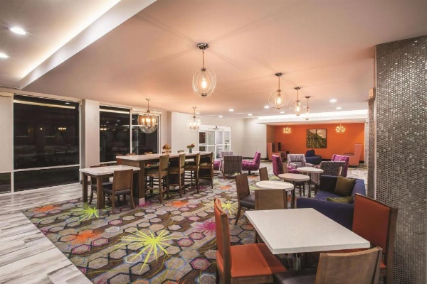 La Quinta Inn & Suites by Wyndham Baton Rouge - Port Allen image 9